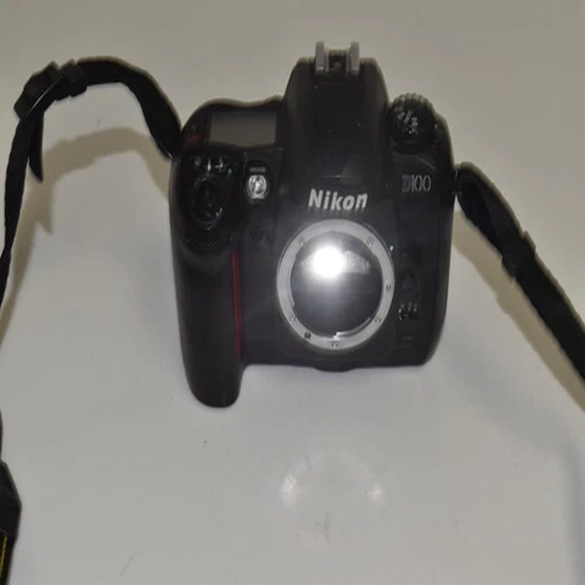 ^^ NIKON D100 DIGITAL CAMERA (SLS31)